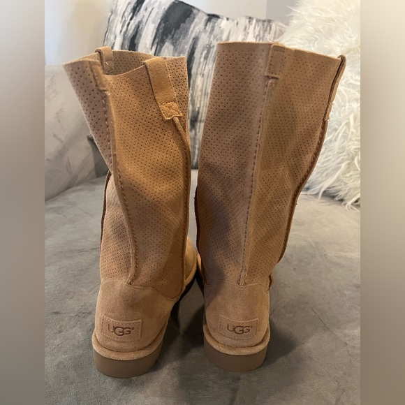 New UGG Unlined Perf Suede Leather Boots 1016853 Chestnut Brown Women Size 10 - Picture 2 of 5